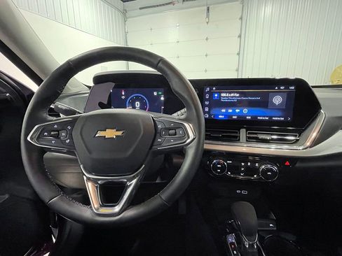 Used 2025 Chevrolet Trax LT w/ Driver Confidence Package FWD image 37