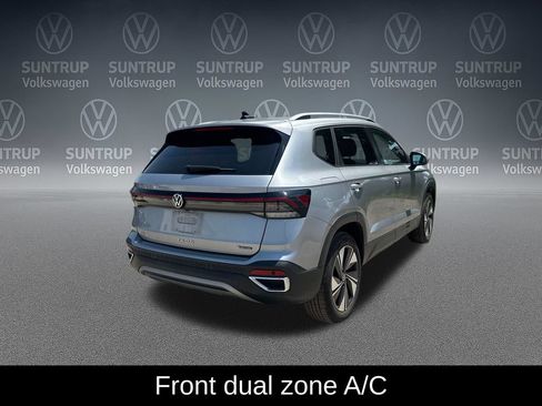 Used 2025 Volkswagen Taos SE w/ Panoramic Sunroof Package AWD/4WD image 7