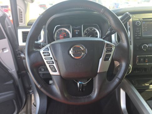 Used 2017 Nissan Titan SV AWD/4WD image 16