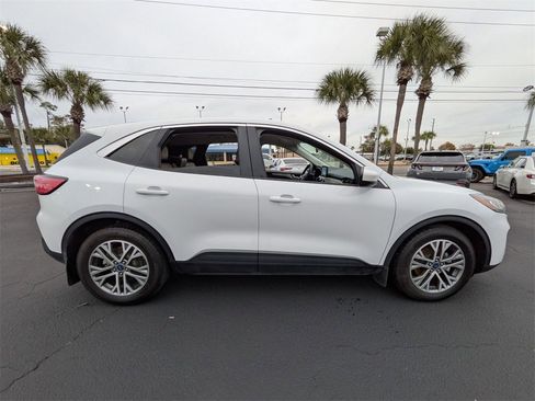 Used 2022 Ford Escape SEL w/ Technology Package image 4