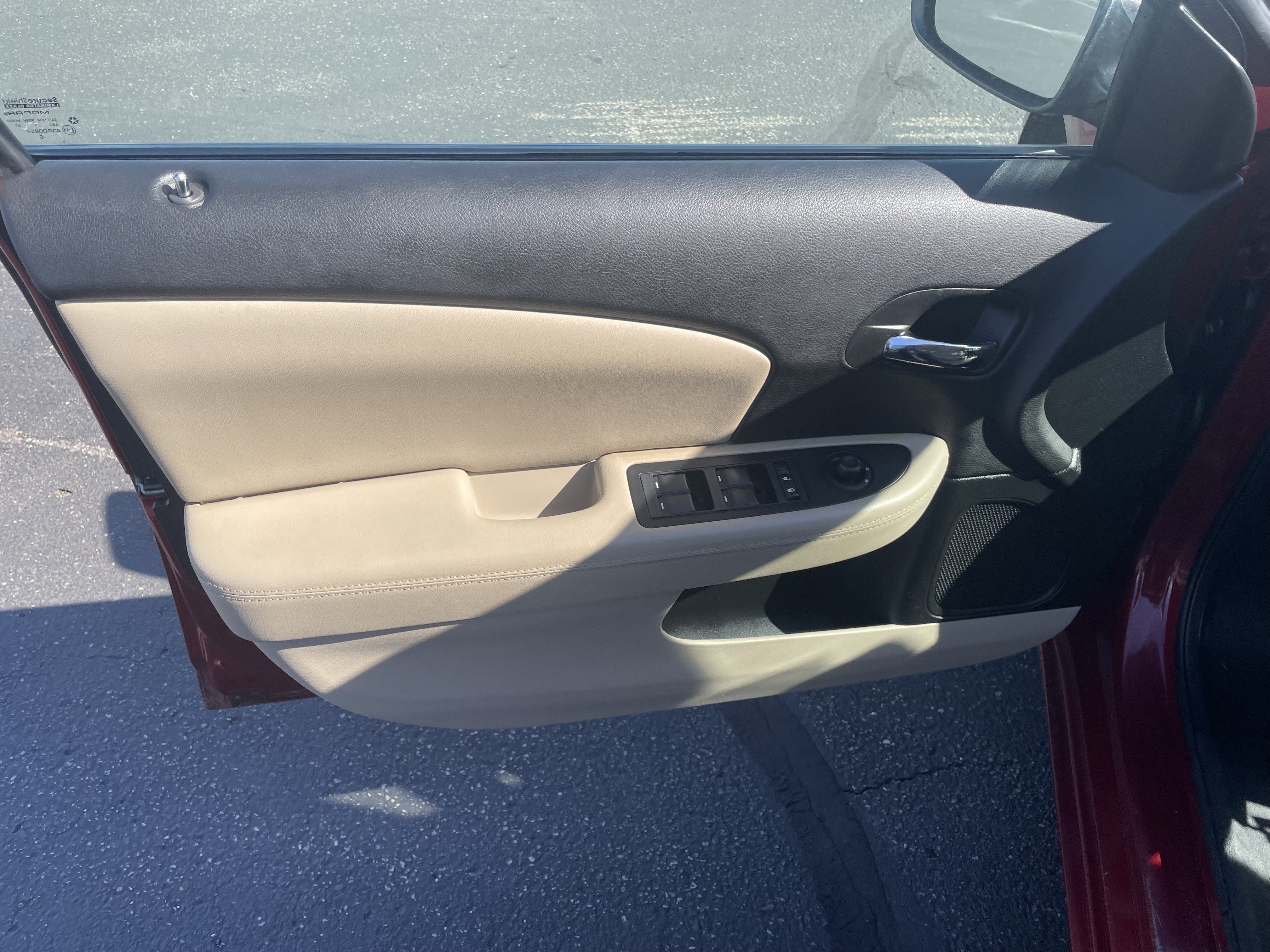 Used 2011 Chrysler 200 Limited FWD image 12