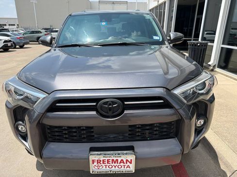 Used 2021 Toyota 4Runner SR5 Premium w/ Moonroof Package RWD image 3