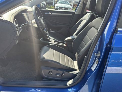Used 2023 Volkswagen Jetta SE w/ Panoramic Sunroof Package FWD image 11