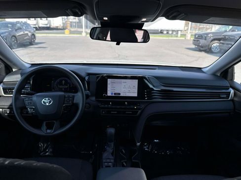 Used 2026 Toyota Camry Hybrid FWD image 14