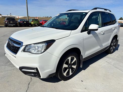 Used 2017 Subaru Forester 2.5i Premium w/ All-Weather Package image 8