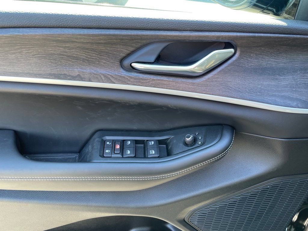 New 2026 Jeep Grand Cherokee Altitude AWD/4WD image 8