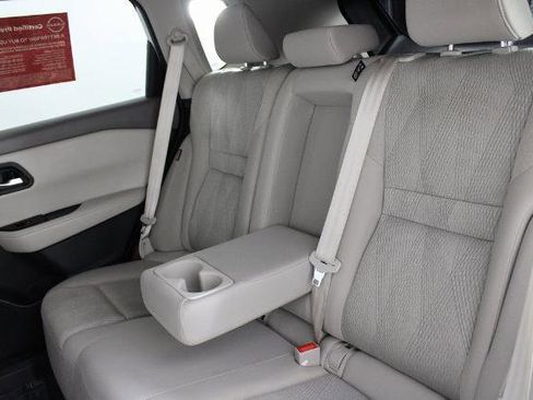 Certified 2025 Nissan Rogue SV image 17