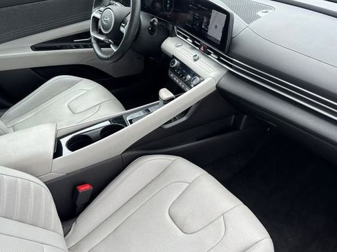 Used 2023 Hyundai Elantra Limited FWD image 15