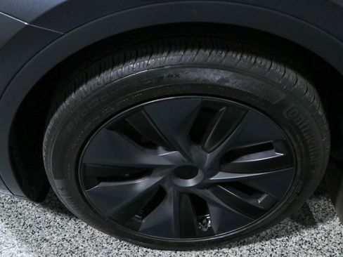 Used 2024 Tesla Model Y Long Range RWD image 11