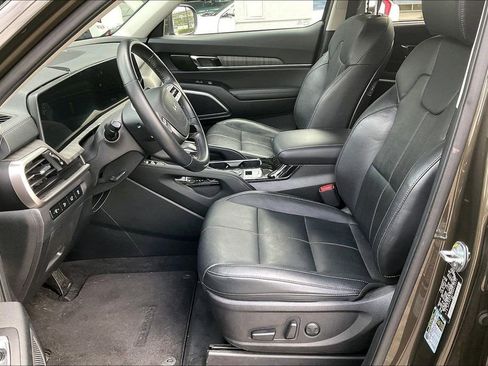 Certified 2024 Kia Telluride EX w/ EX Captain's Chair Package FWD image 8