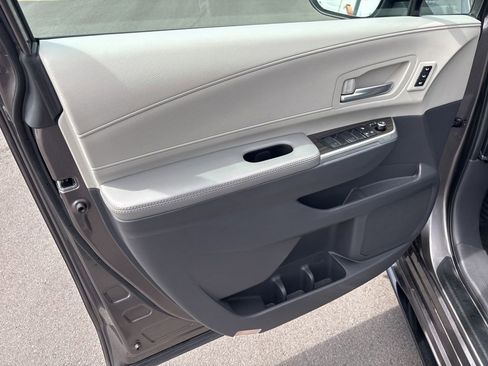 Used 2023 Toyota Sienna Limited AWD/4WD image 5