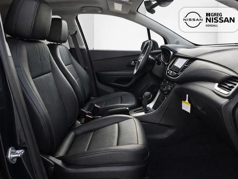 Used 2022 Chevrolet Trax LT w/ Driver Confidence Package AWD/4WD image 11