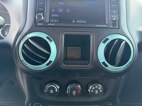 Used 2018 Jeep Wrangler Unlimited Sport w/ Connectivity Group AWD/4WD image 15