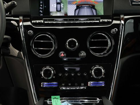 Certified 2023 Rolls-Royce Cullinan w/ Cullinan Package AWD/4WD image 17