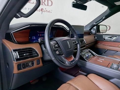 Certified 2024 Lincoln Navigator L Reserve AWD/4WD image 11