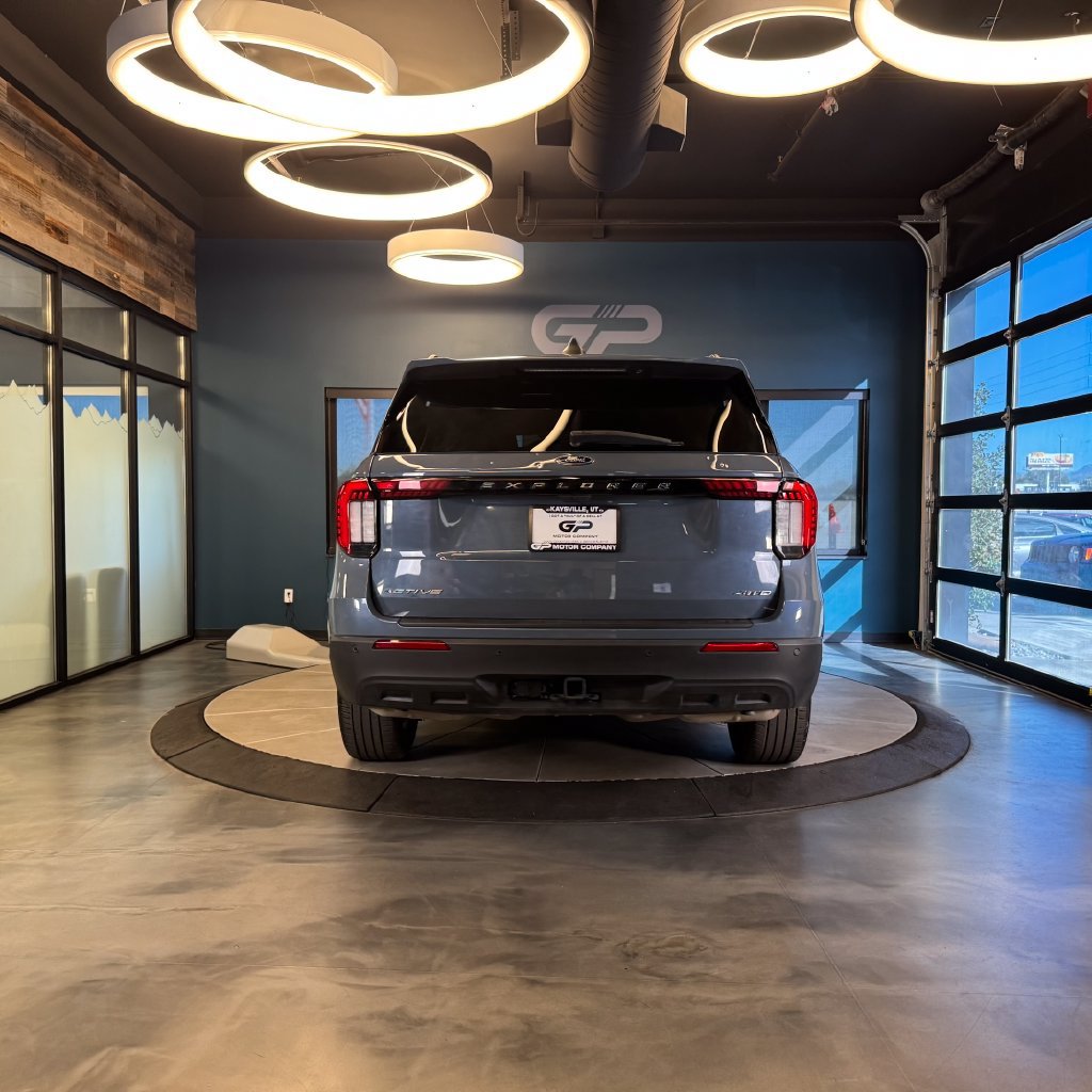 Used 2025 Ford Explorer Active AWD/4WD image 4