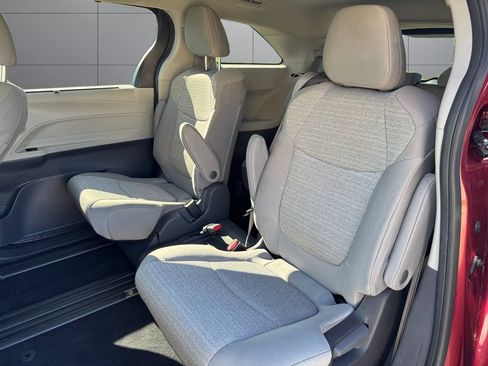 Used 2021 Toyota Sienna LE w/ LE Plus Package AWD/4WD image 18