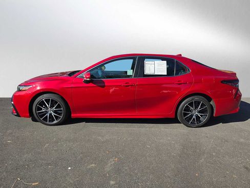 Used 2024 Toyota Camry SE image 6