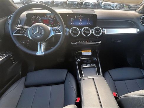 New 2026 Mercedes-Benz GLB 250 4MATIC image 5