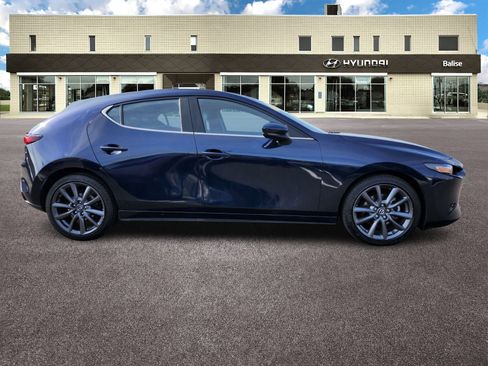 Used 2020 MAZDA MAZDA3 AWD Hatchback w/ Preferred Pkg image 2