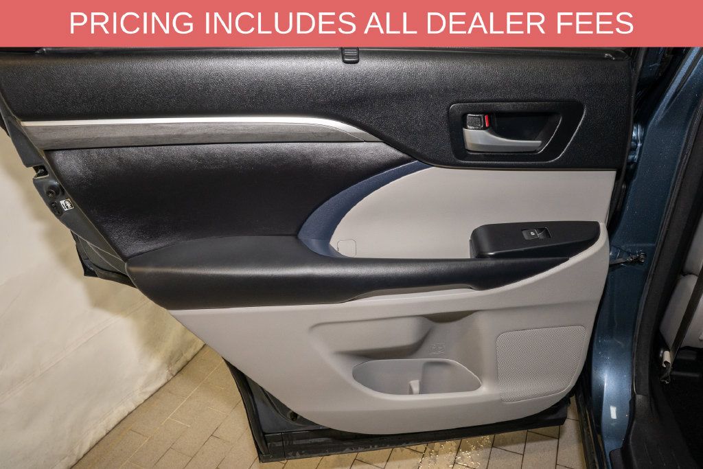 Used 2017 Toyota Highlander Limited Platinum AWD/4WD image 12