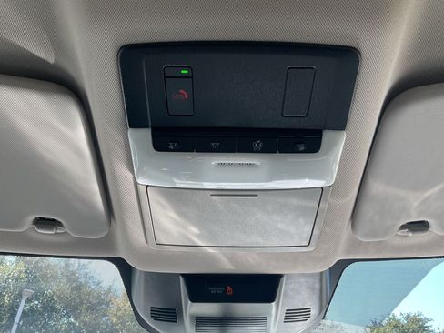 Used 2025 Nissan Rogue SV FWD image 18
