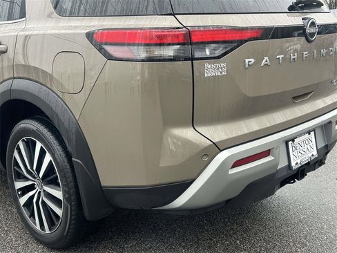 Used 2024 Nissan Pathfinder Platinum w/ Cargo Package image 12