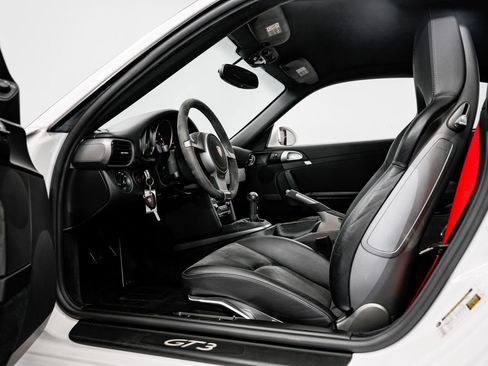 Used 2010 Porsche 911 GT3 RWD image 17