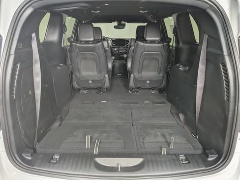 Used 2024 Chrysler Pacifica Limited FWD image 24