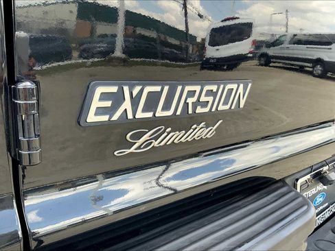 Used 2005 Ford Excursion Limited image 9