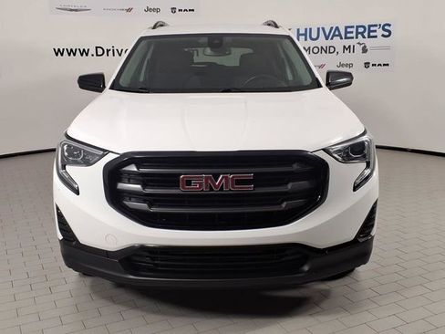 Used 2020 GMC Terrain SLE w/ Driver Convenience Package image 2