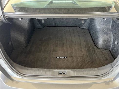 Used 2025 Nissan Altima 2.5 SV FWD image 21