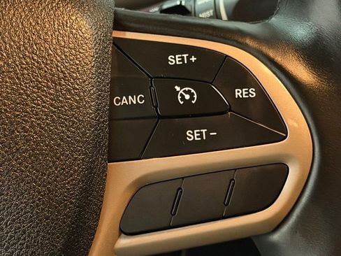 Used 2017 Jeep Cherokee Latitude w/ Cold Weather Group image 63