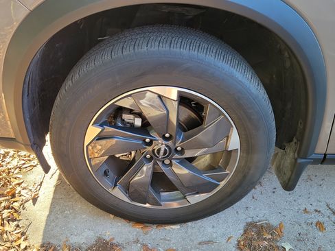 Certified 2025 Nissan Rogue SV w/ SV Premium Package FWD image 6