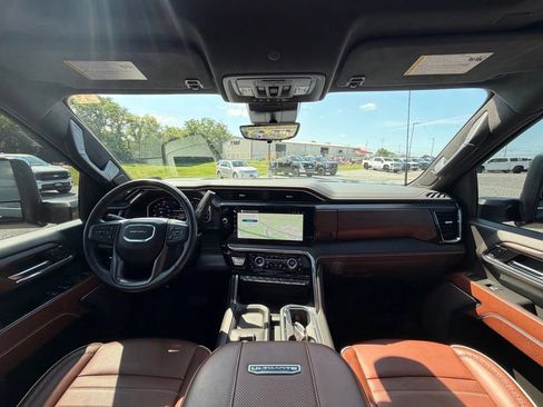 Used 2024 GMC Sierra 3500 Denali Ultimate AWD/4WD image 9