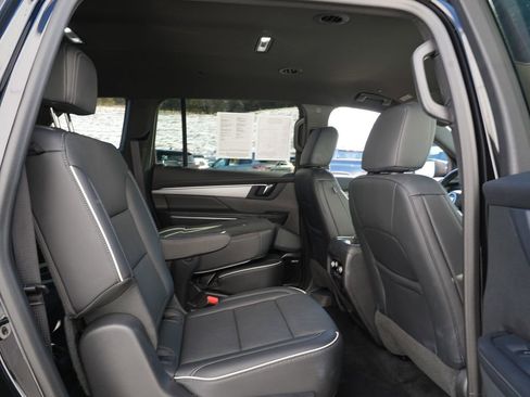 Used 2025 Buick Enclave Preferred image 28