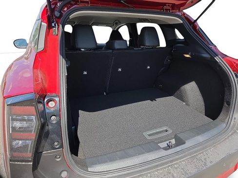 New 2026 Nissan Kicks SR FWD image 8