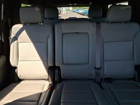 Used 2024 Chevrolet Suburban Z71 w/ Off-Road Capability Package AWD/4WD image 19
