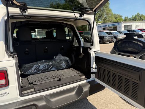 New 2026 Jeep Wrangler Unlimited Sport AWD/4WD image 10