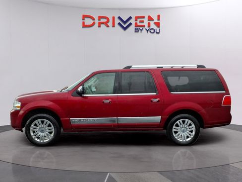 Used 2014 Lincoln Navigator L 4WD image 2