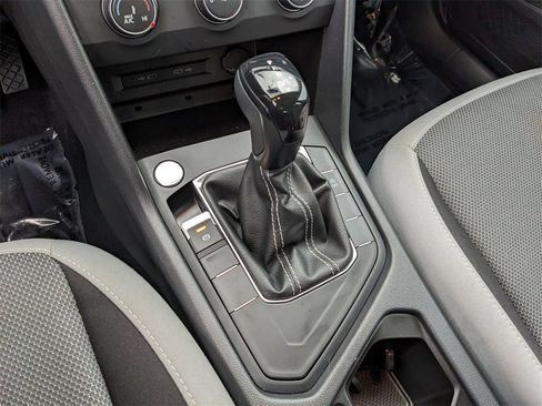 Certified 2022 Volkswagen Taos S image 25