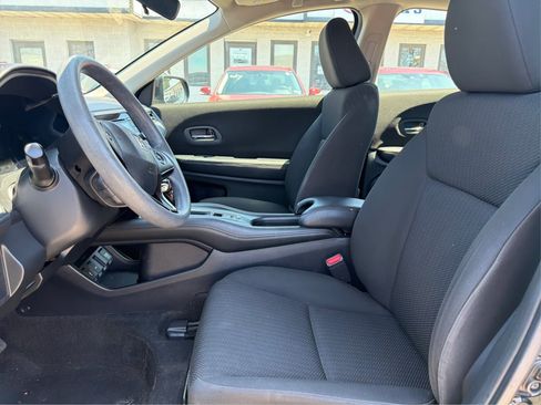 Used 2018 Honda HR-V LX image 9