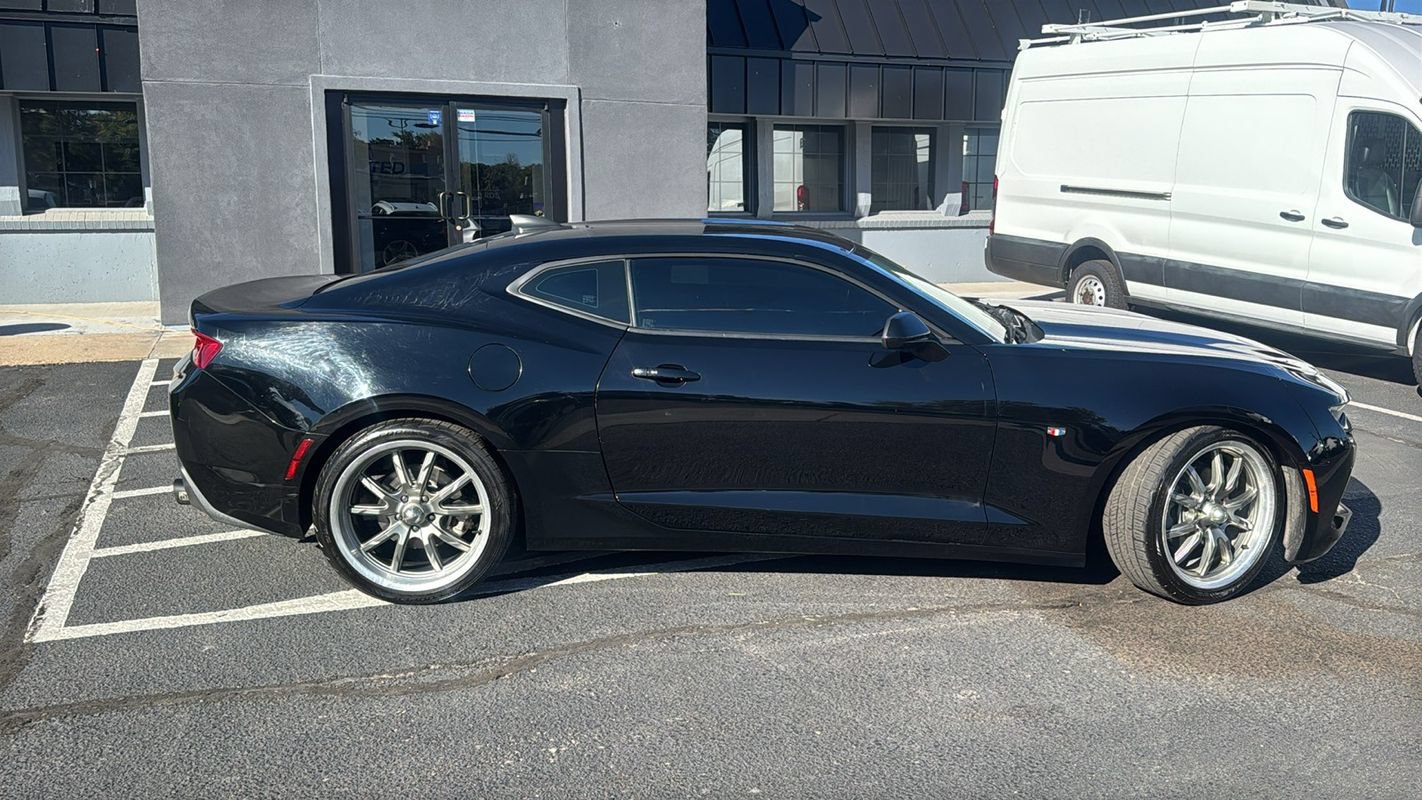 Used 2016 Chevrolet Camaro LT RWD image 2