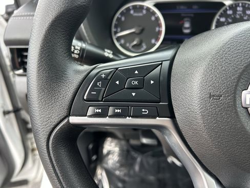 Used 2025 Nissan Sentra SV FWD image 25