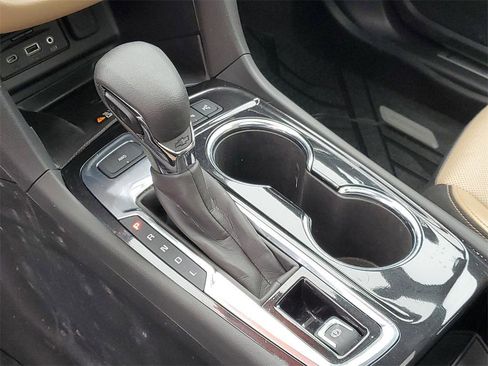 Used 2023 Chevrolet Equinox Premier image 22