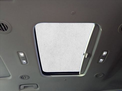 Used 2021 Chevrolet Traverse Premier w/ Redline Edition image 22