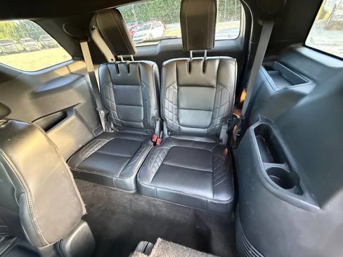 Used 2017 Ford Explorer Platinum image 16