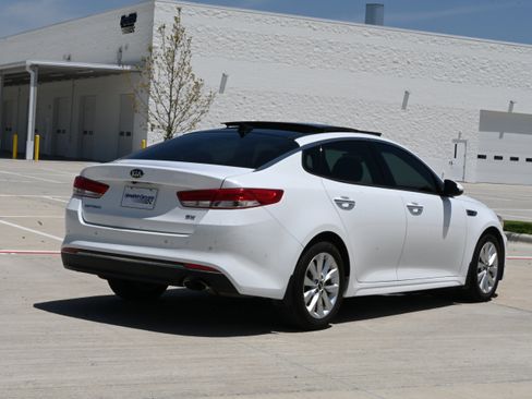 Used 2018 Kia Optima EX w/ Technology Package FWD image 9