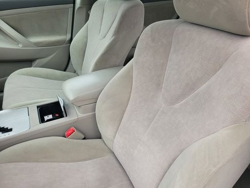 Used 2011 Toyota Camry Base image 11