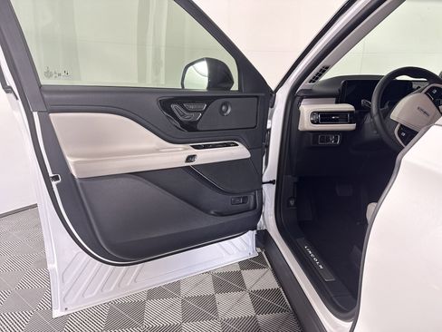 Used 2025 Lincoln Aviator Reserve w/ Illumination Package RWD image 5